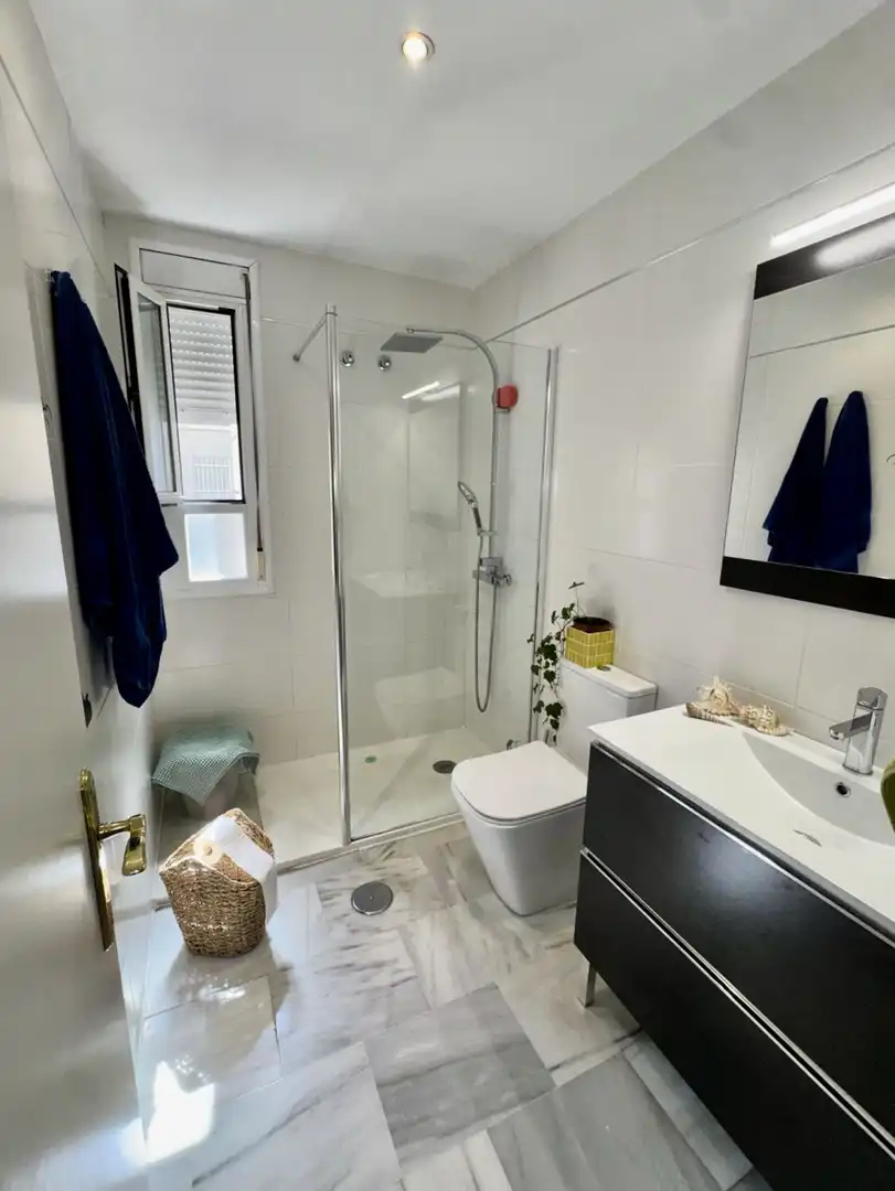 Baño de Piso en venta en Tomares con Aire acondicionado, Calefacción y Terraza