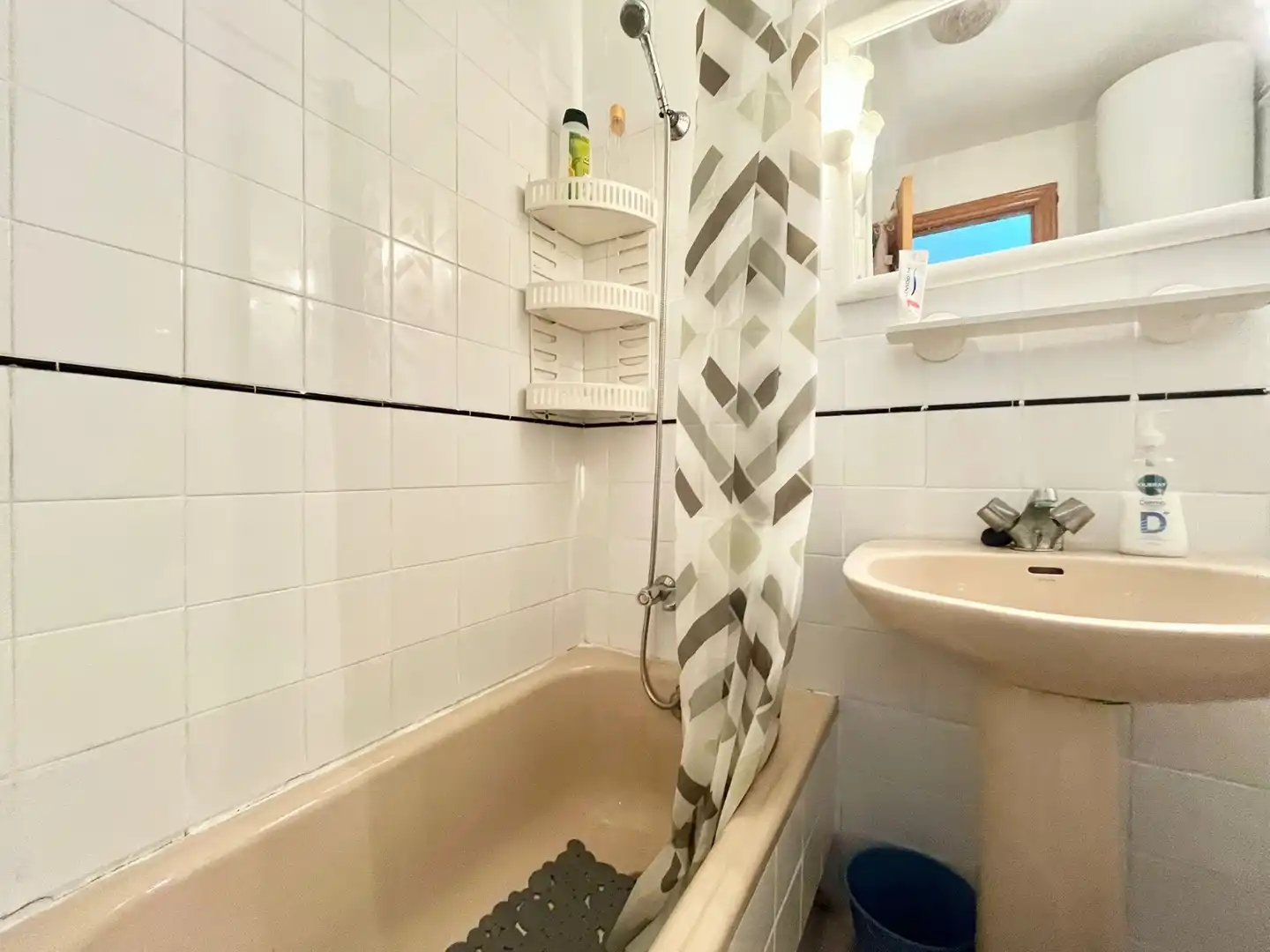 Bathroom of Study for rent in Torrevieja  with Heating, Furnished and Washing machine