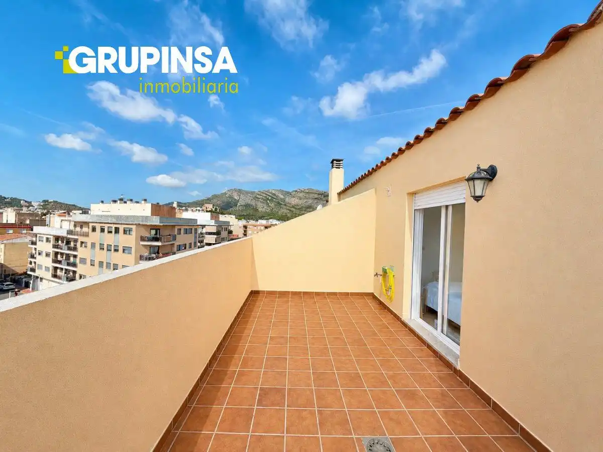 Exterior view of Duplexes for sale in Oropesa del Mar / Orpesa  with Air Conditioner, Terrace and Balcony
