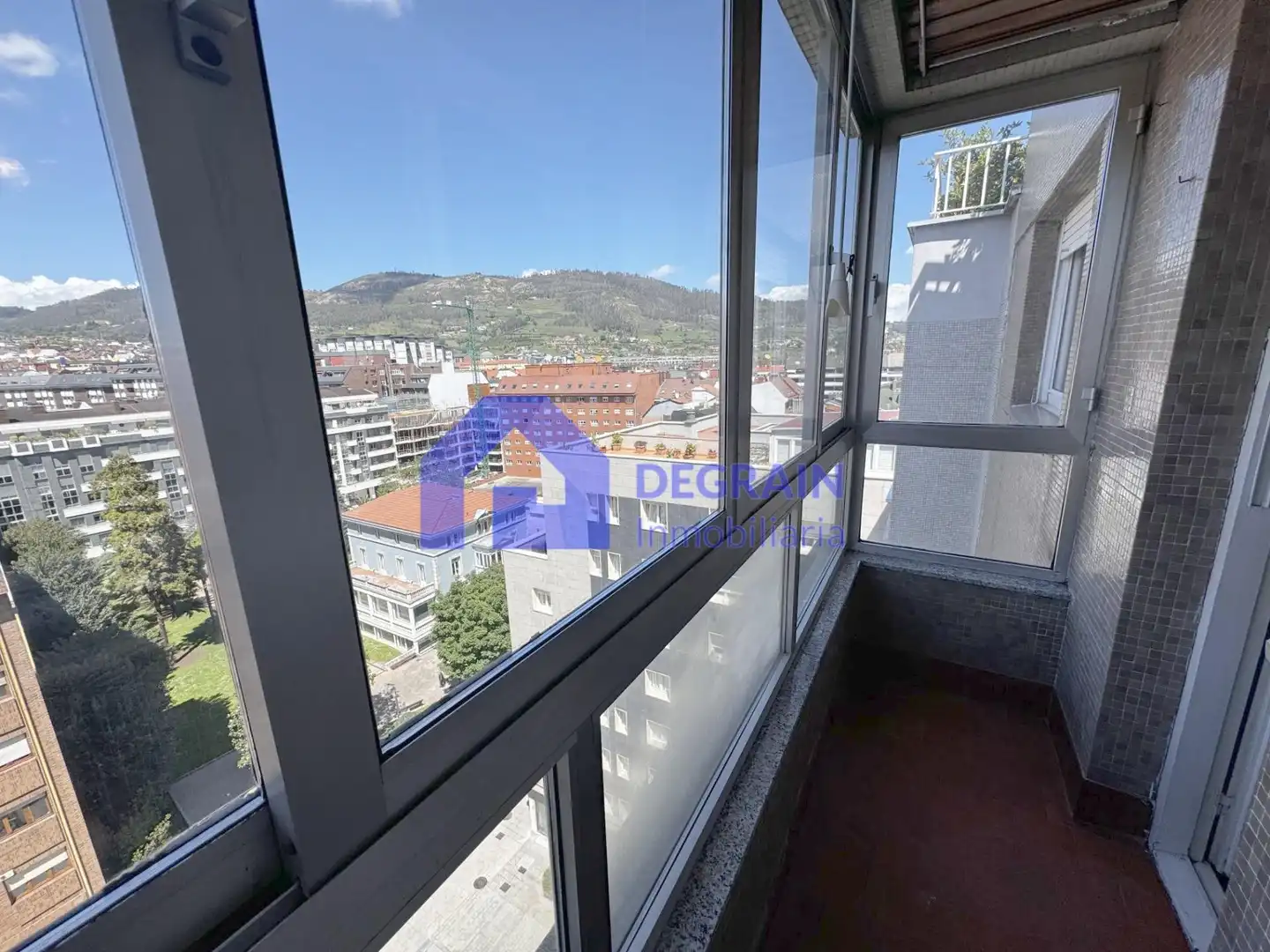 Vista exterior de Pis en venda en Oviedo  amb Terrassa i Moblat