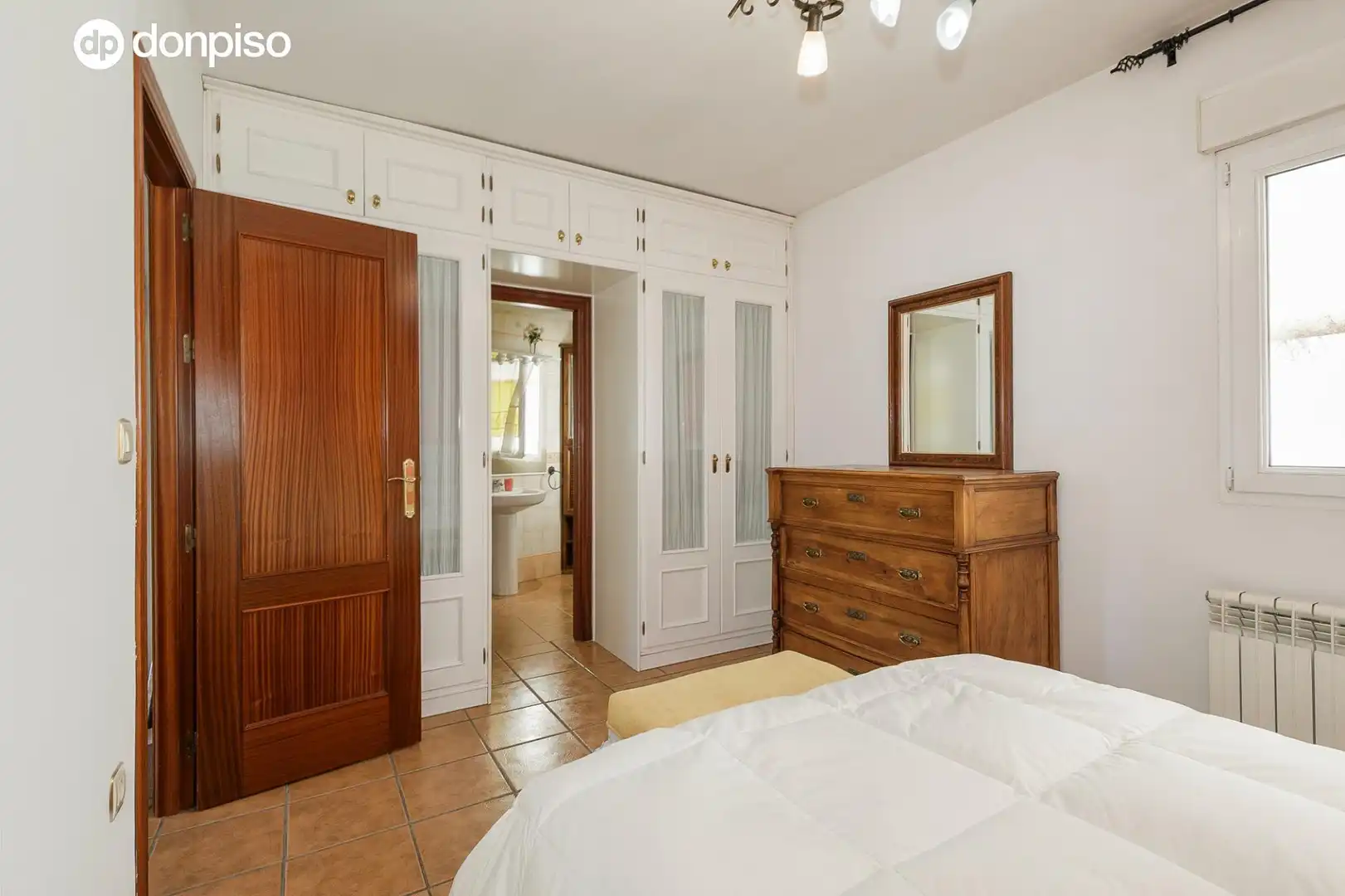 Habitación de Casa adosada en venta en Granada con Aire acondicionado, Calefacción y Terraza