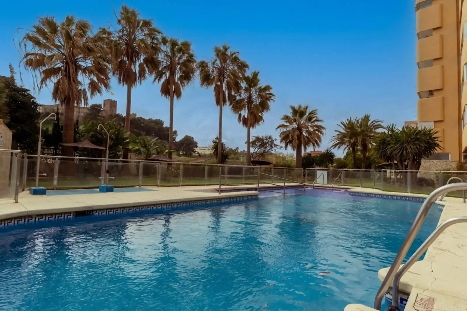 Piscina de Planta baixa en venda en Fuengirola amb Aire condicionat, Calefacció i Moblat