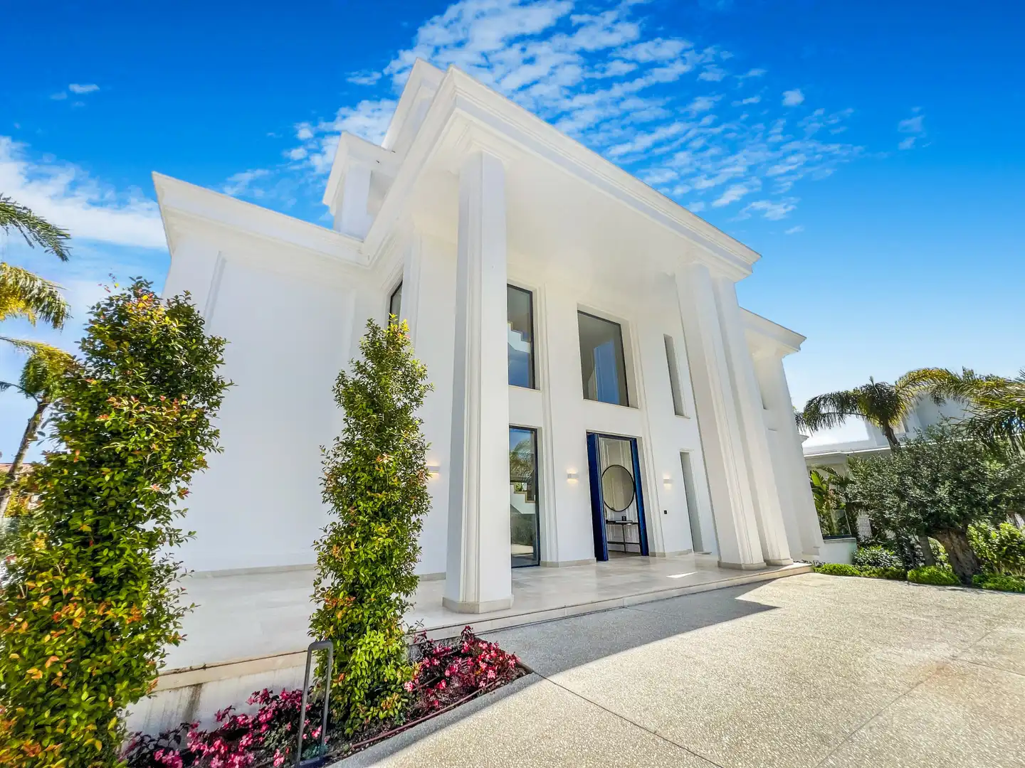 Außenansicht von Haus oder Chalet zum Verkauf in Marbella mit Klimaanlage, Heizung und Privatgarten