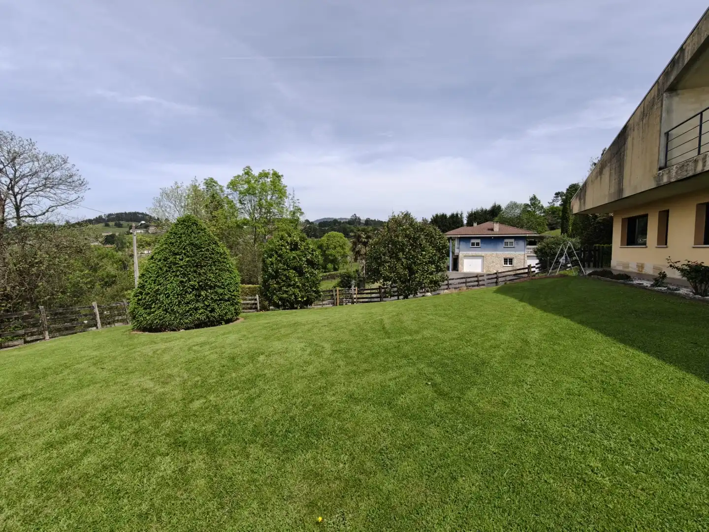 Jardí de Casa o xalet en venda en Siero amb Jardí privat, Terrassa i Traster