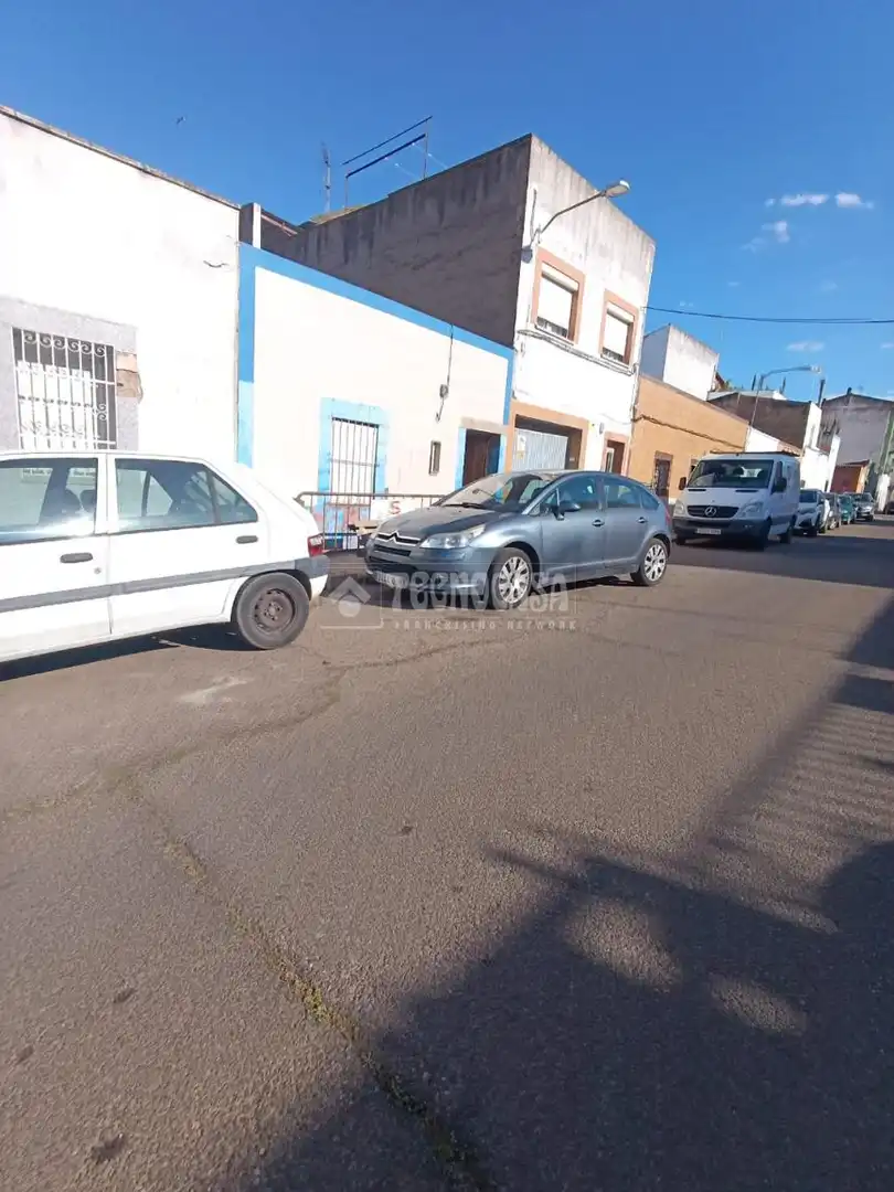 Aparcament de Casa adosada en venda en Badajoz
