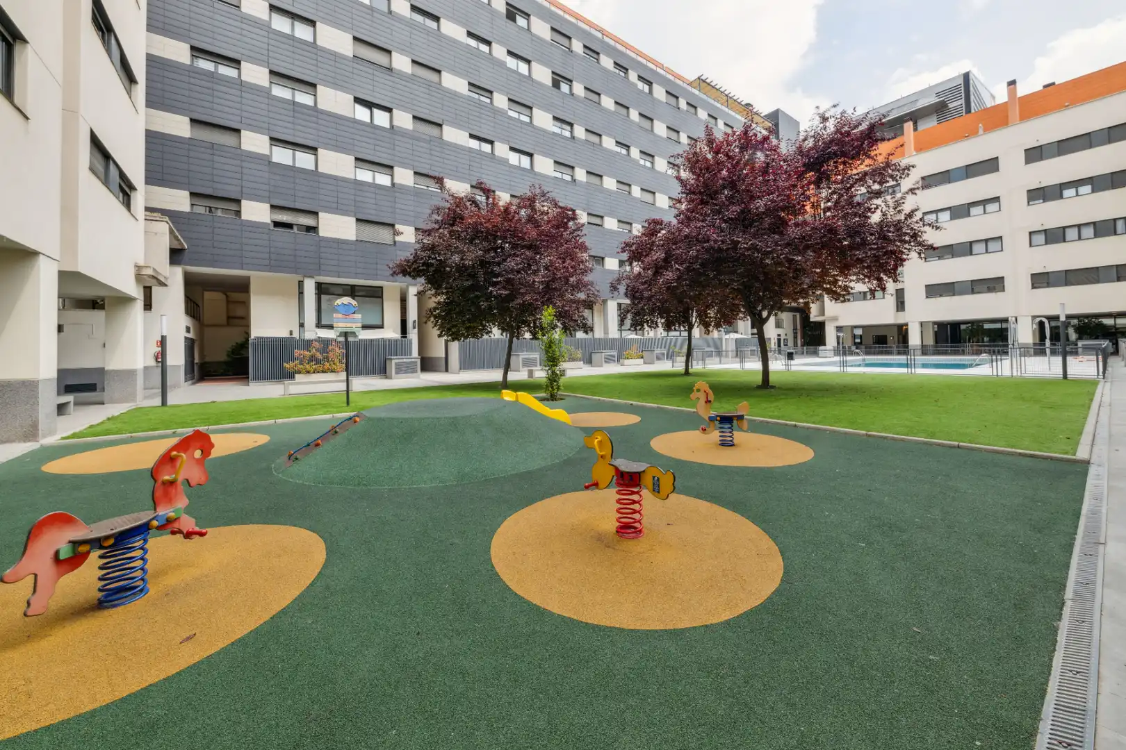 Terrassa de Pis de lloguer en Madrid amb Aire condicionat, Calefacció i Piscina comunitària
