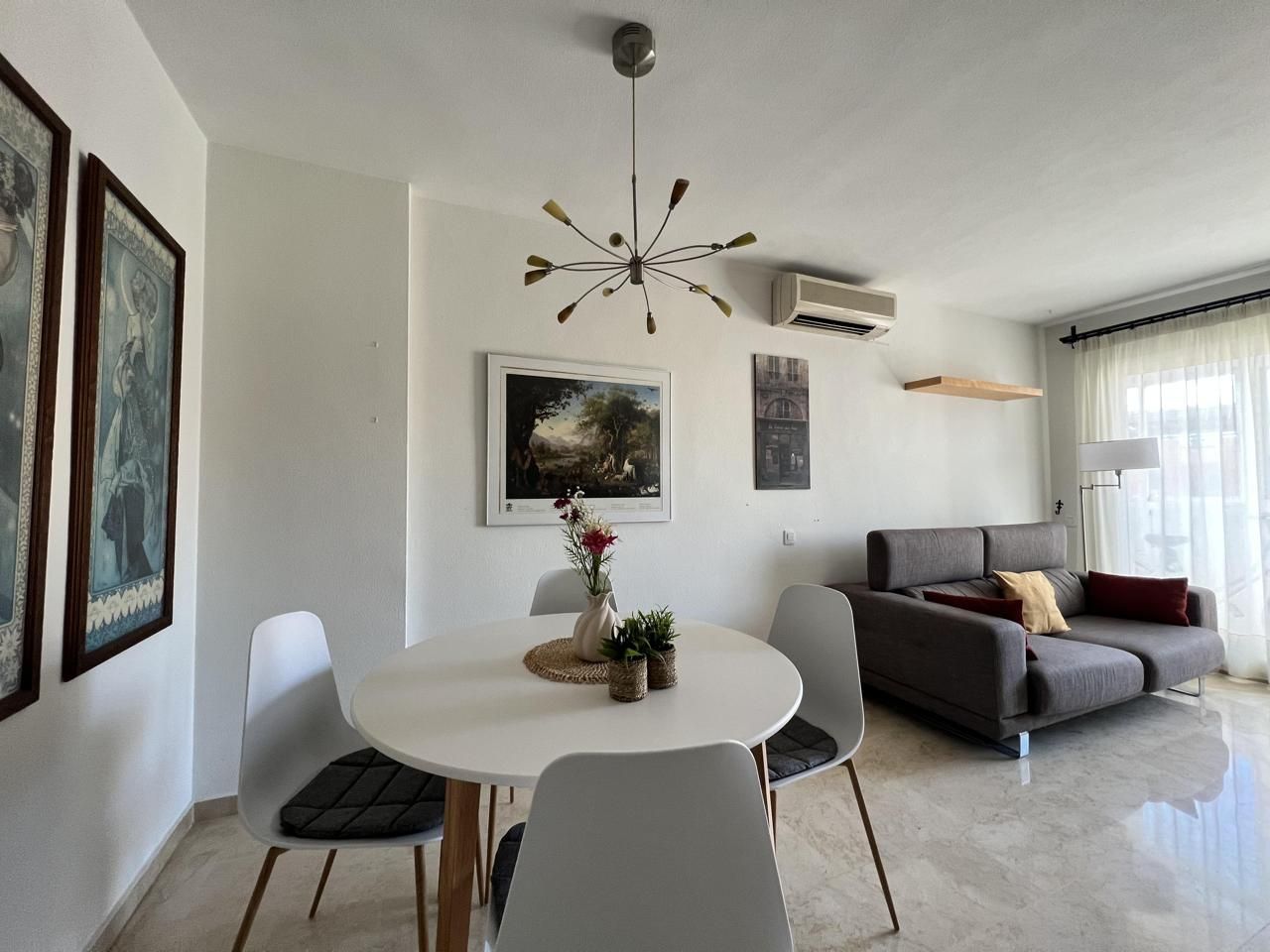 Menjador de Pis de lloguer en Málaga Capital amb Aire condicionat, Terrassa i Moblat