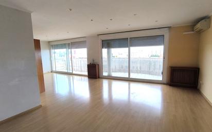 Sala d'estar de Pis en venda en L'Hospitalet de Llobregat amb Aire condicionat, Calefacció i Terrassa
