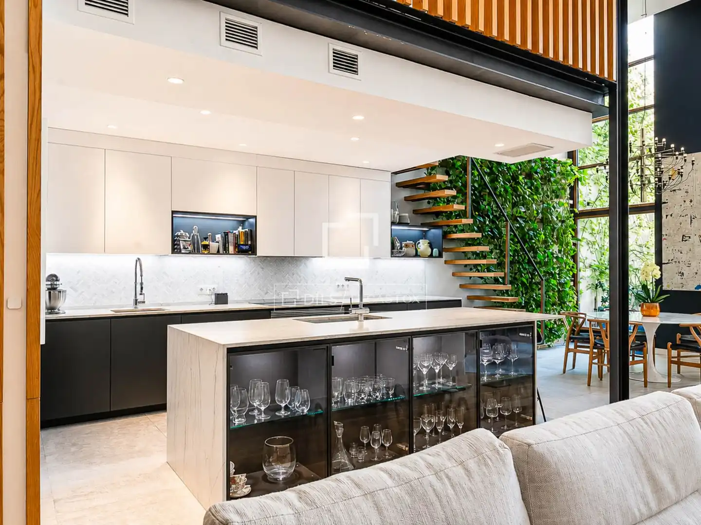 Cuina de Casa o xalet en venda en Barcelona amb Aire condicionat, Jardí privat i Terrassa