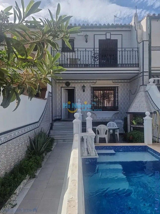 Vista exterior de Casa o xalet en venda en Rincón de la Victoria amb Terrassa, Traster i Piscina