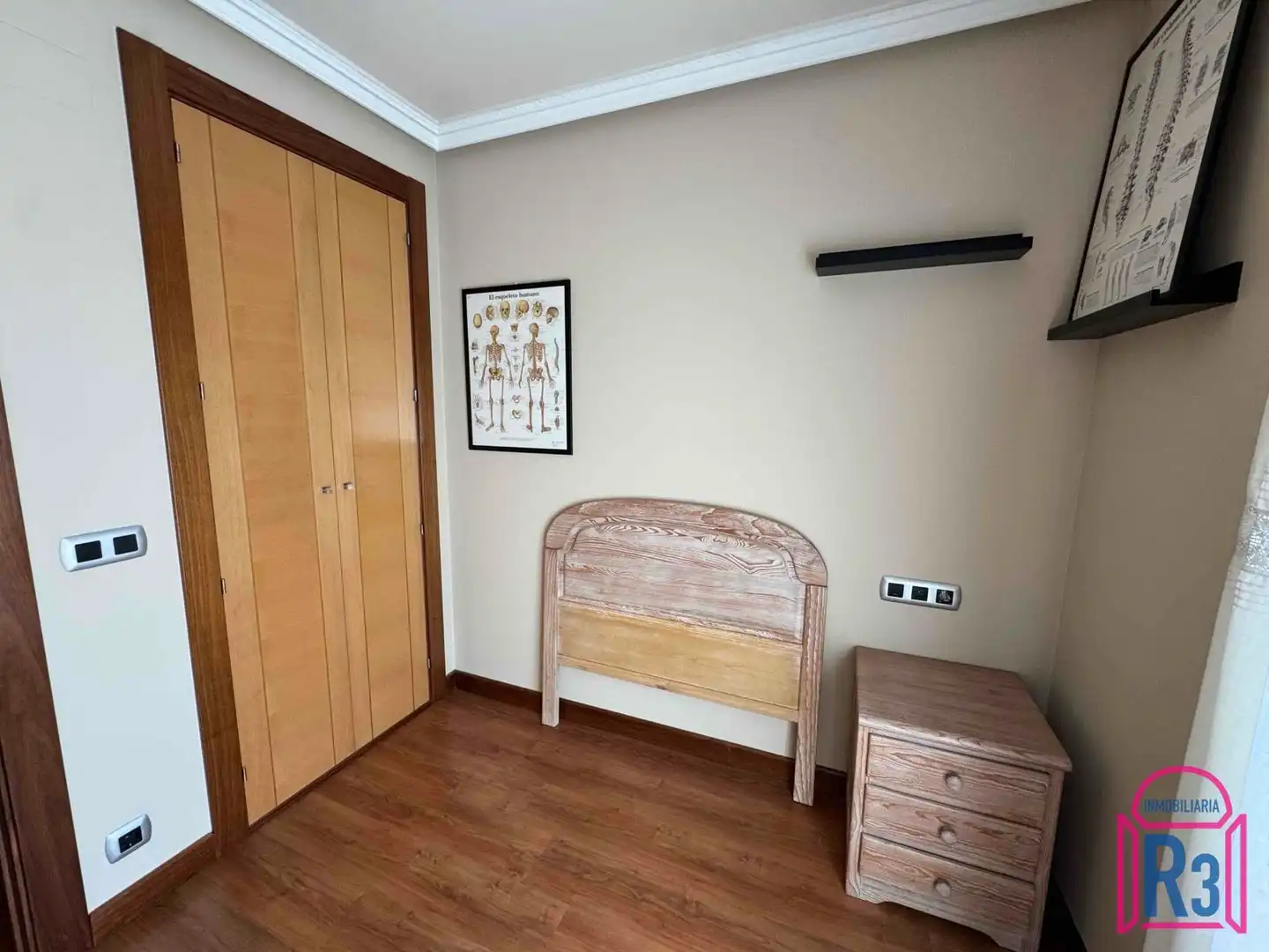 Dormitori de Casa o xalet en venda en León Capital  amb Calefacció, Terrassa i Traster