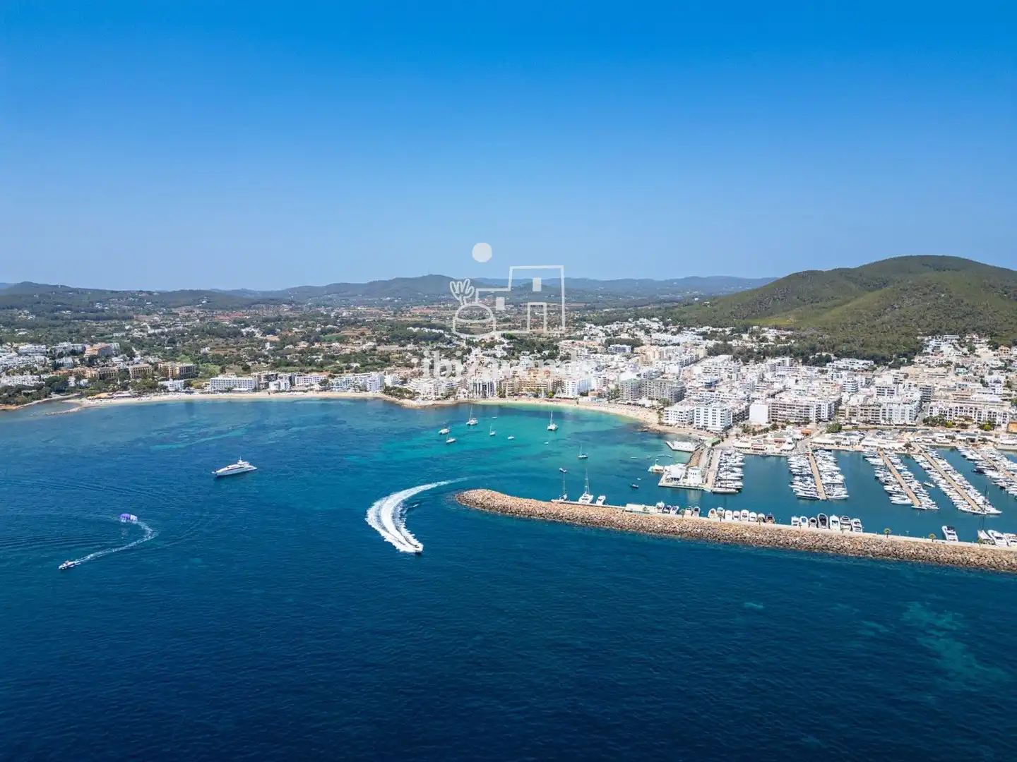 Außenansicht von Wohnung zur Miete in Santa Eulària des Riu mit Klimaanlage, Terrasse und Möbliert