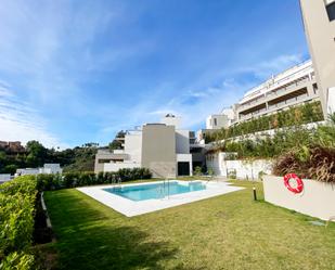 Vista exterior de Àtic en venda en Marbella amb Aire condicionat, Terrassa i Piscina