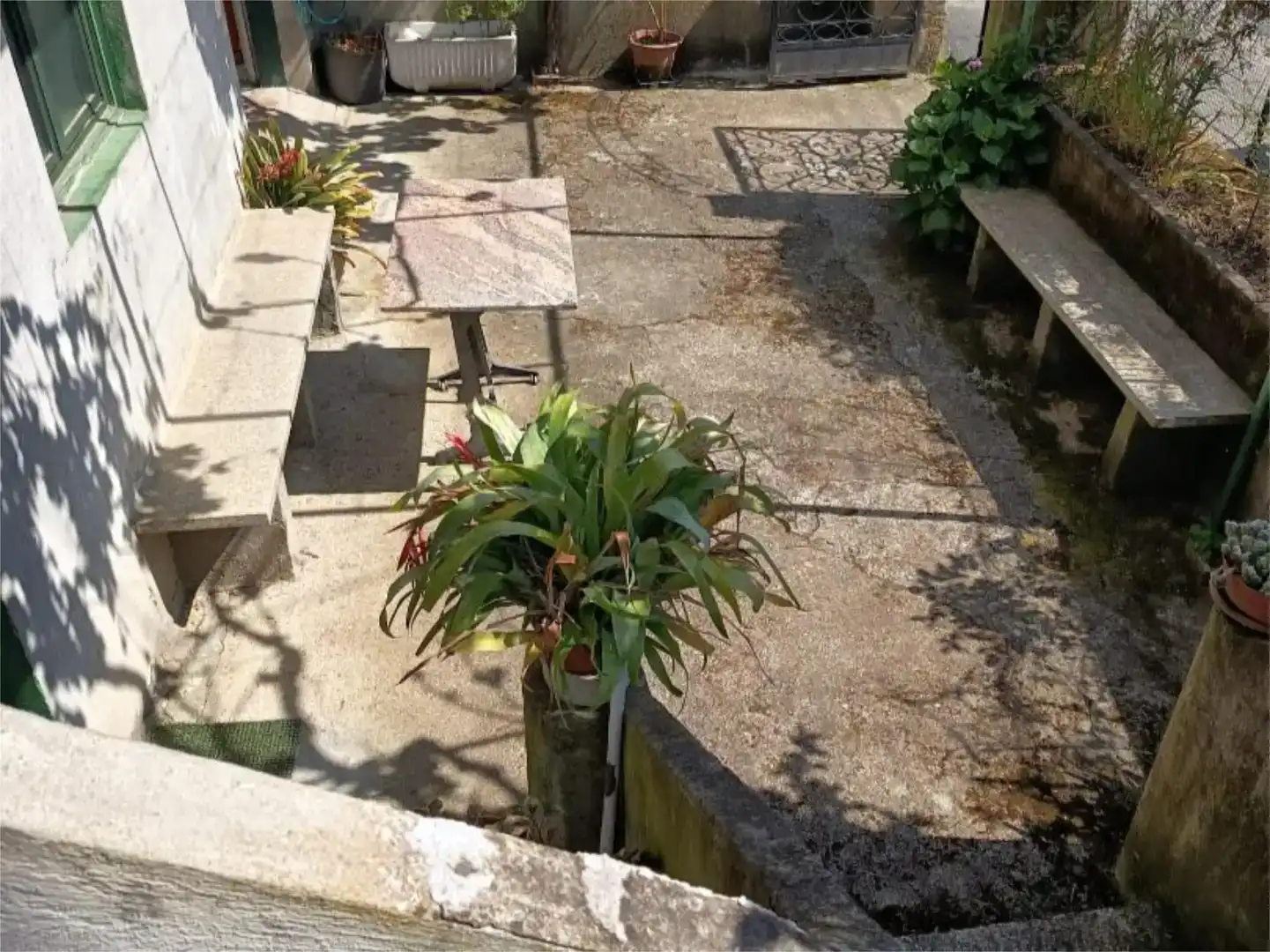 Terrassa de Casa adosada en venda en Leiro amb Jardí privat, Traster i Moblat