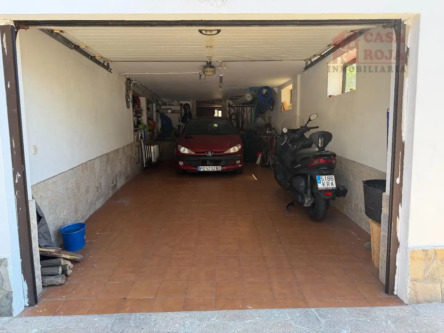 Aparcament de Casa o xalet en venda en Cangas  amb Calefacció, Terrassa i Moblat