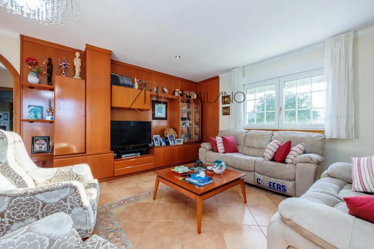 Sala d'estar de Casa o xalet en venda en Nigrán amb Calefacció, Jardí privat i Terrassa