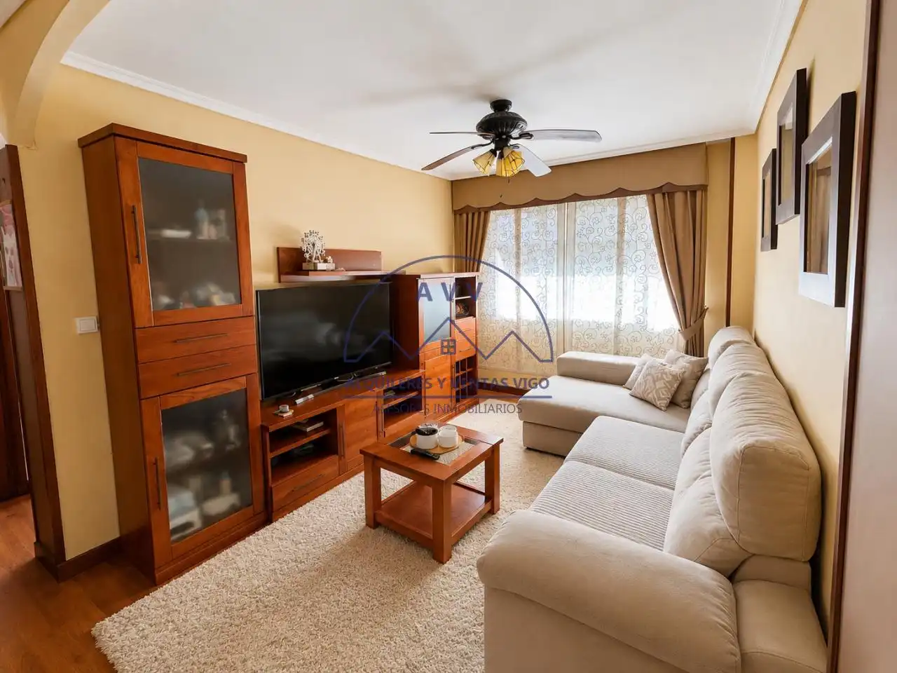 Sala de estar de Piso en venta en Vigo  con Trastero y Amueblado