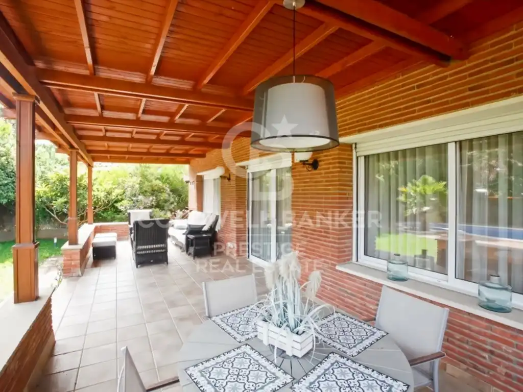 House with pool for sale in Calle Cunit, imagen 2