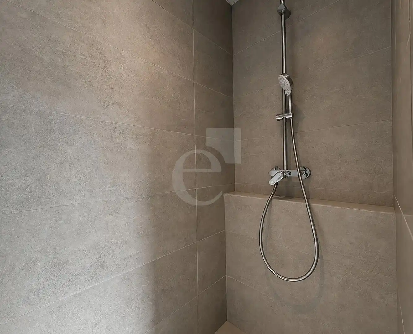 Badezimmer von Dachboden zur Miete in Valencia mit Klimaanlage, Terrasse und Möbliert