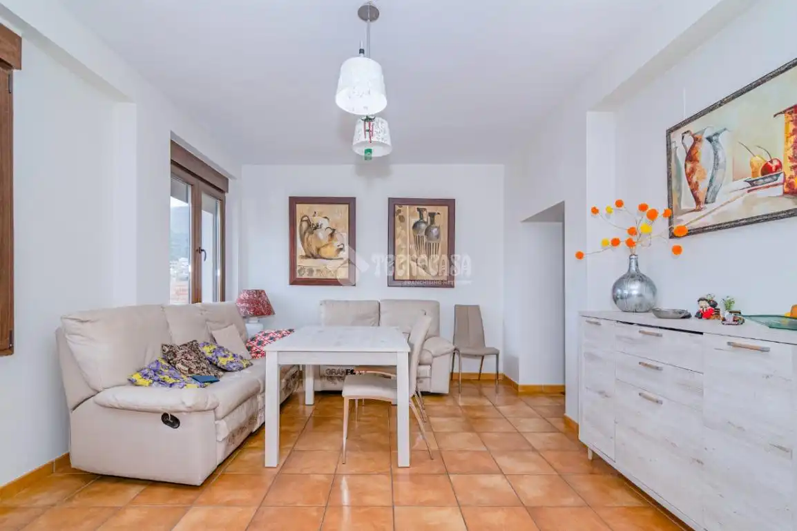 Sala d'estar de Casa adosada en venda en Loja amb Aire condicionat i Terrassa