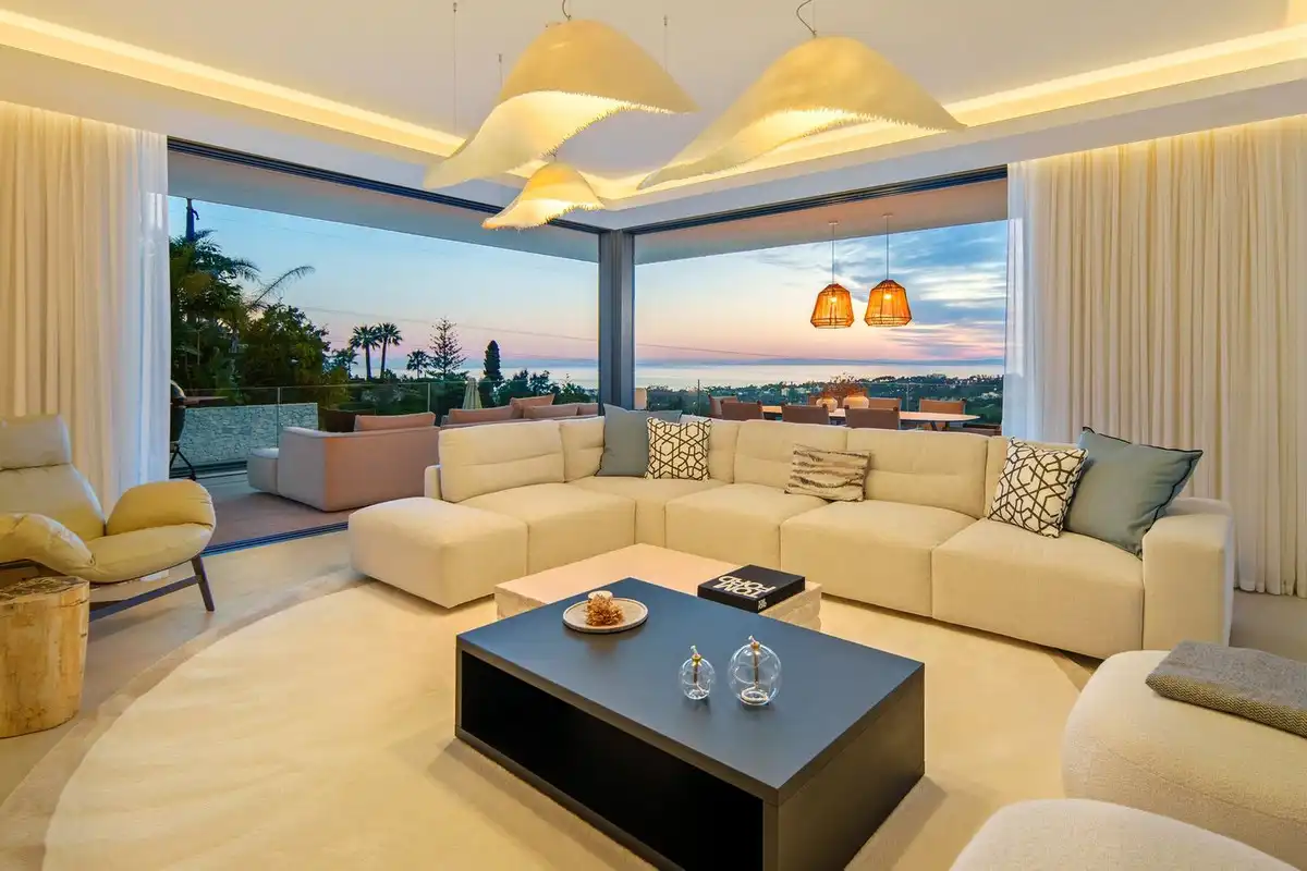 Sala d'estar de Casa adosada en venda en Marbella amb Terrassa