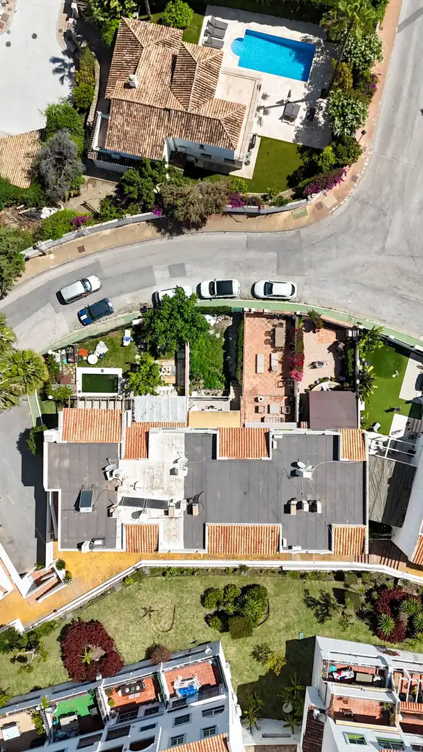 Vista exterior de Casa adosada en venda en Marbella amb Aire condicionat, Jardí privat i Terrassa