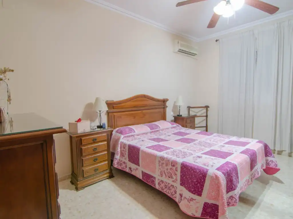 Dormitori de Casa o xalet en venda en La Rinconada