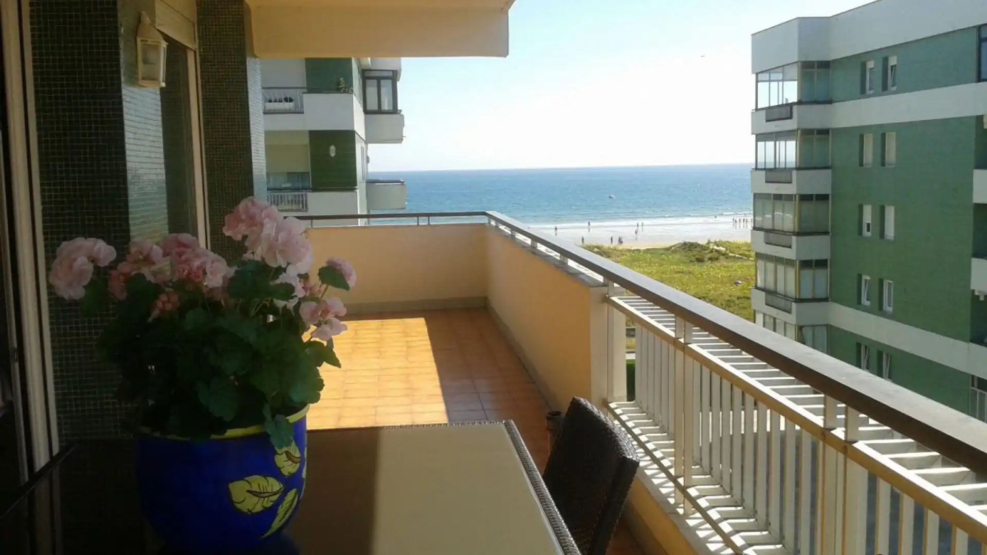 Terraza de Piso de alquiler en Laredo con Calefacción, Terraza y Amueblado