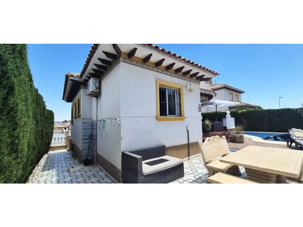 House with pool for sale in Poligono F-2 Filipinas Oeste, imagen 8