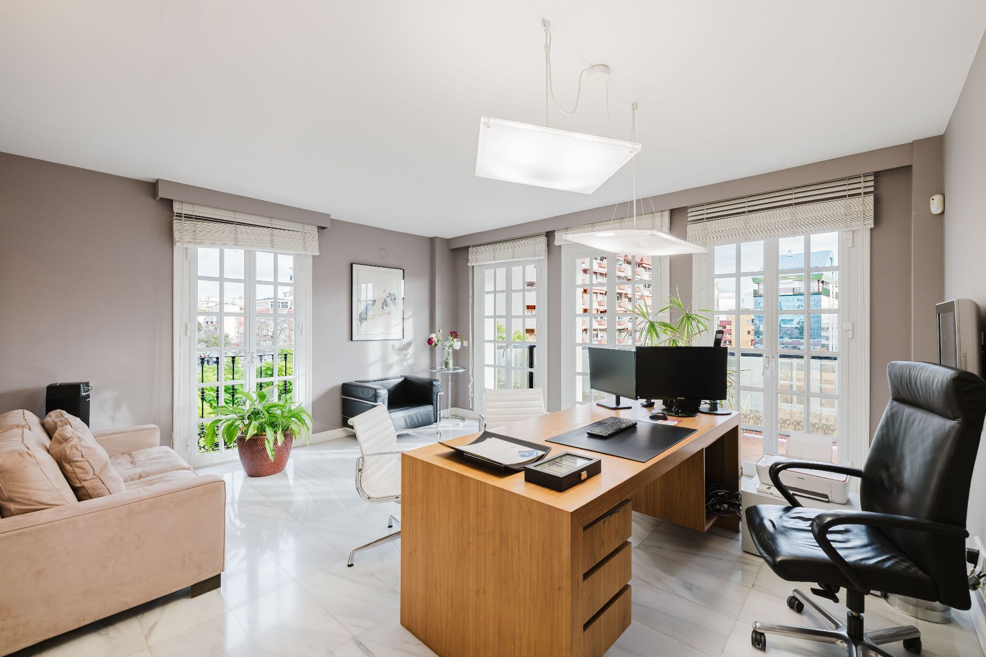 Sala d'estar de Pis en venda en Marbella amb Aire condicionat