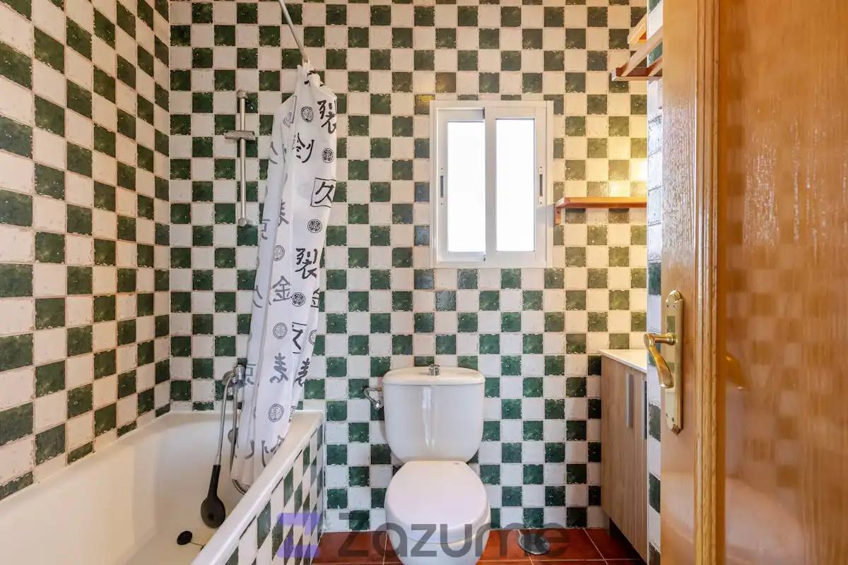 Baño de Piso de alquiler en Madrid con Calefacción, Amueblado y Horno