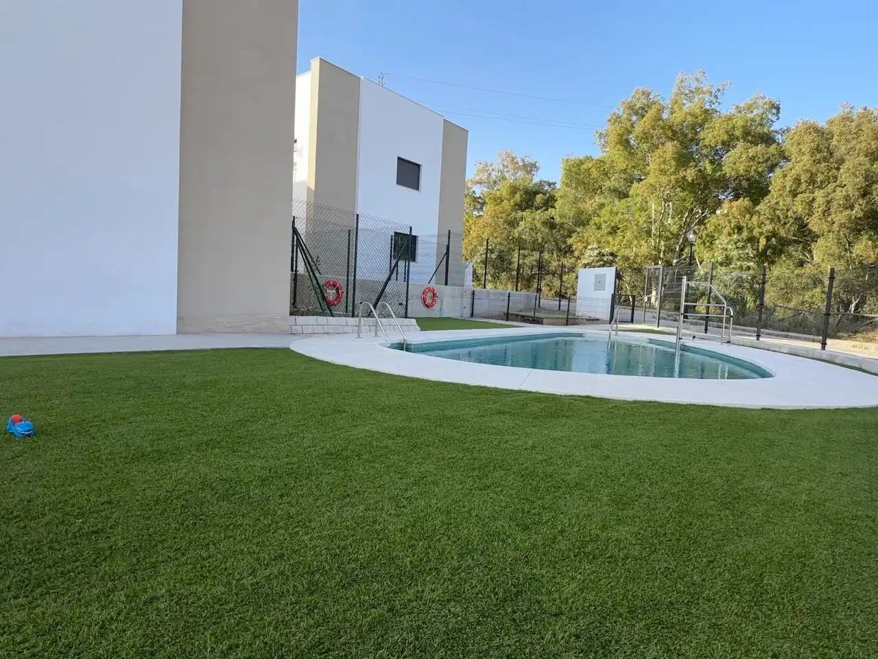 Piscina de Casa adosada en venda en Vélez-Málaga amb Terrassa, Traster i Piscina comunitària