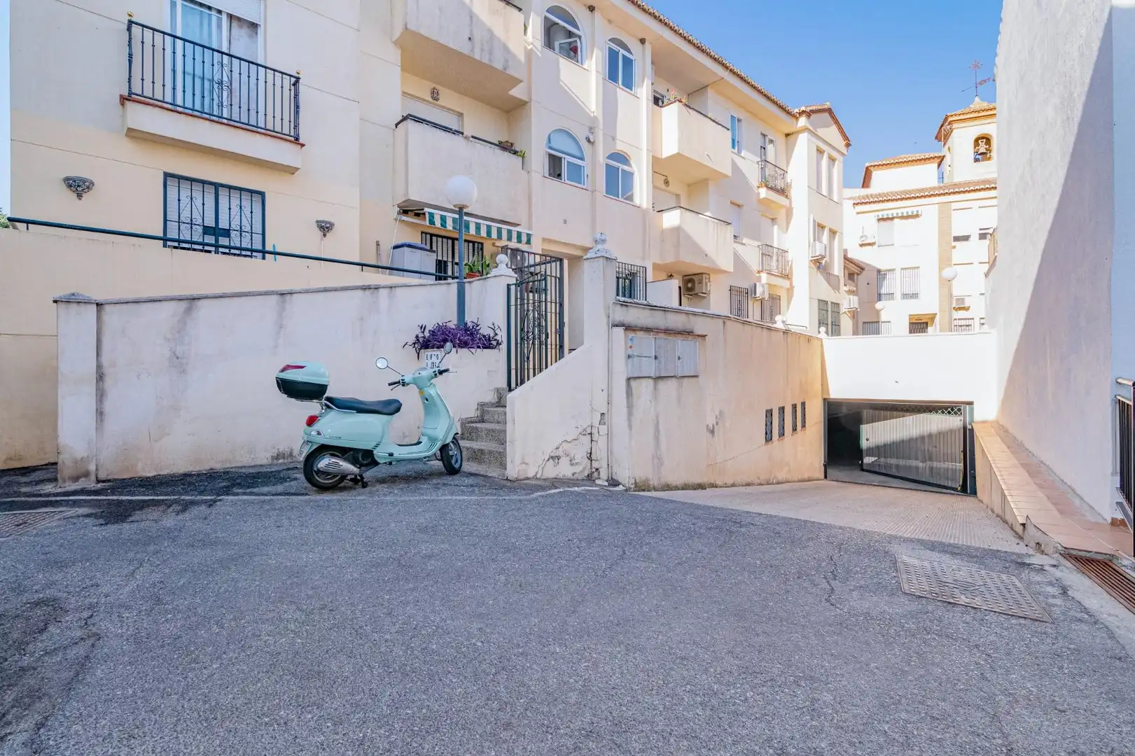 Vista exterior de Garaje en venta en Cájar