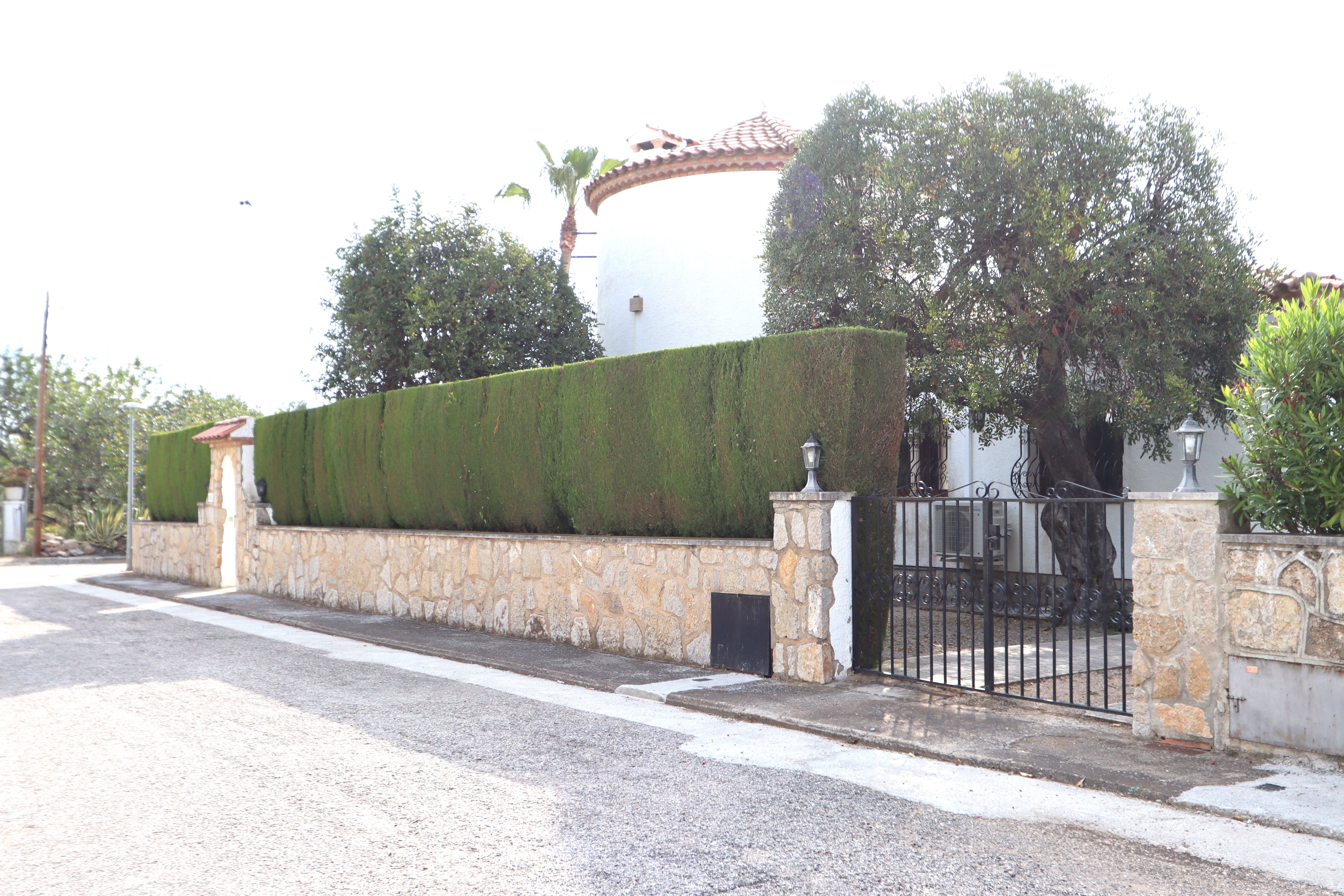 Vista exterior de Casa o xalet en venda en Mont-roig del Camp amb Calefacció, Piscina i Microones