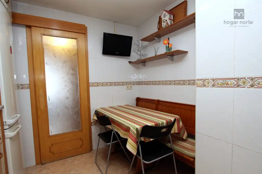 Menjador de Pis en venda en San Sebastián de los Reyes amb Calefacció, Jardí privat i Parquet