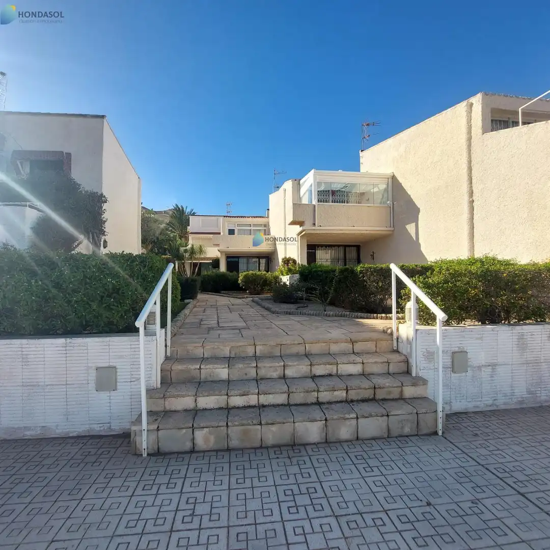 Vista exterior de Casa o xalet en venda en Cartagena amb Terrassa i Moblat