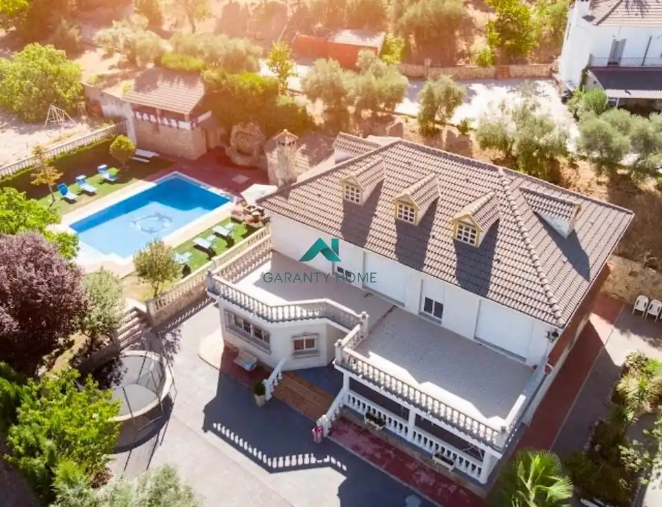 Vista exterior de Casa o xalet en venda en Los Villares amb Jardí privat, Terrassa i Piscina