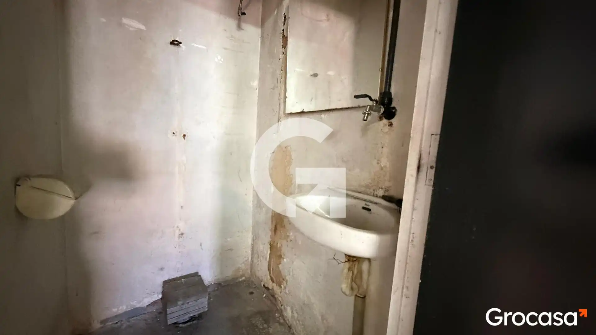 Badezimmer von Fabrikhallen zum Verkauf in Mataró