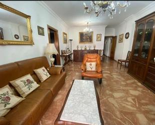 Living room of Flat for sale in  Sevilla Capital  with Air Conditioner, Heating and Parquet flooring