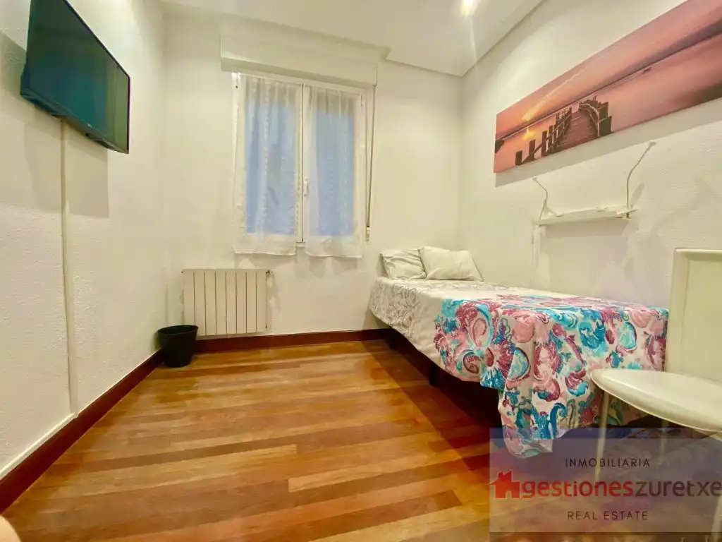 Bedroom of Flat for sale in Bilbao   with Furnished