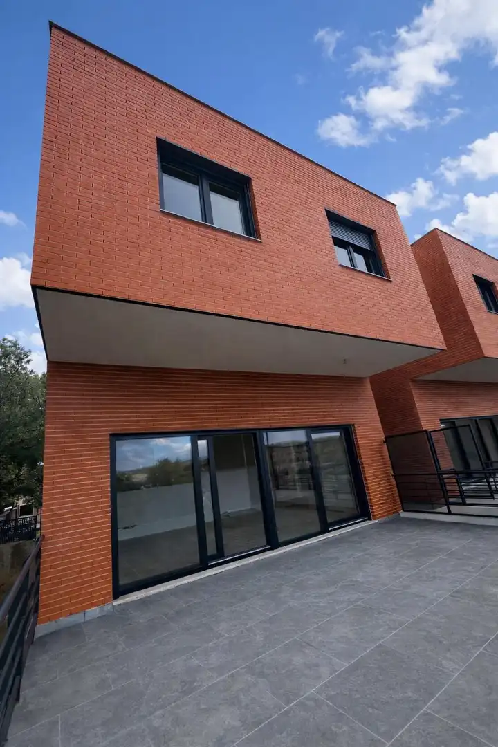 Vista exterior de Casa o xalet en venda en Cuarte de Huerva amb Aire condicionat, Calefacció i Jardí privat