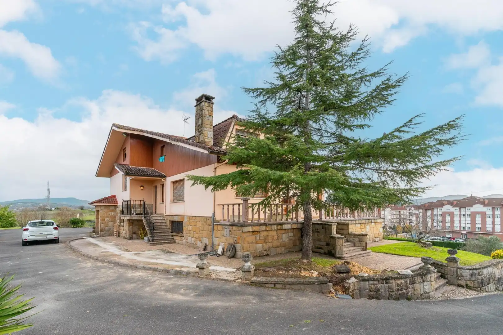 Vista exterior de Casa o chalet en venta en Siero con Calefacción, Jardín privado y Parquet