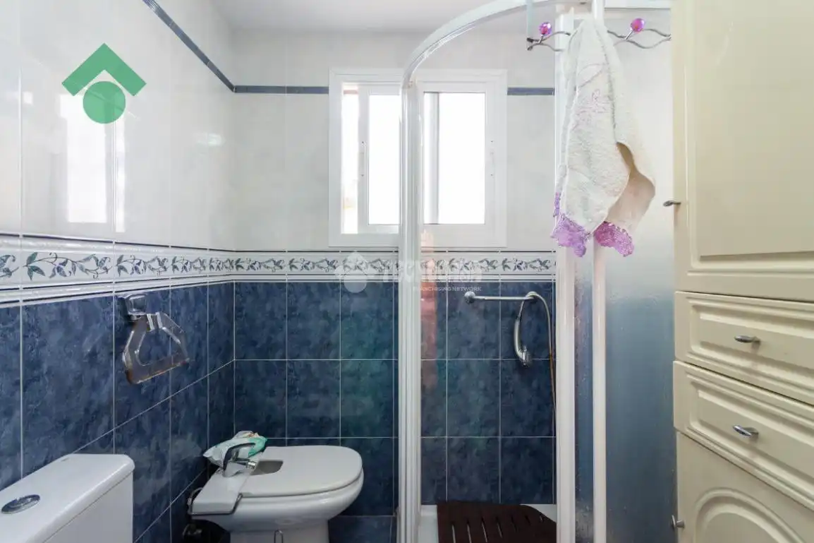 Bathroom of Flat for sale in Rincón de la Victoria