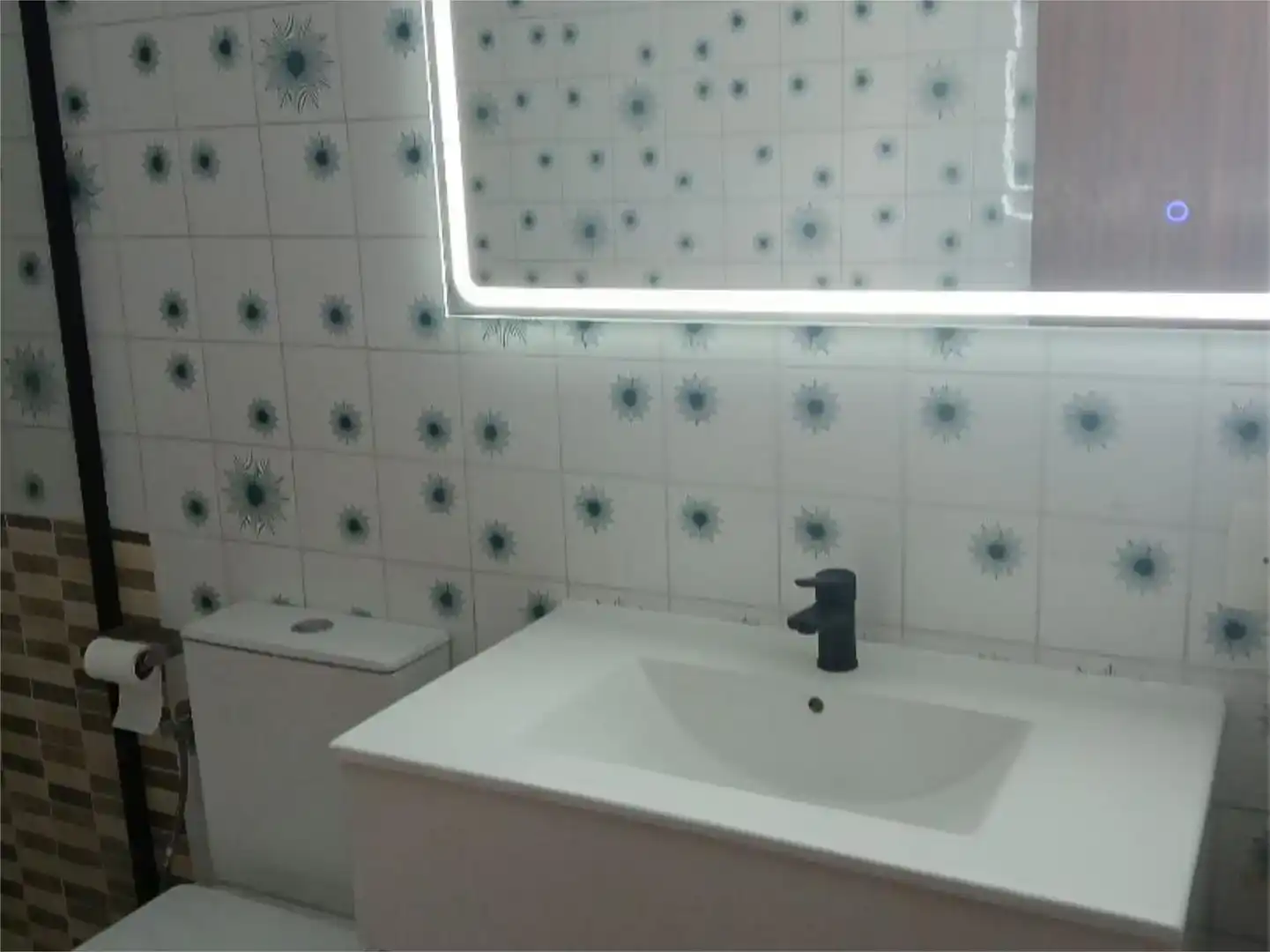 Bathroom of Study for rent in Vallada  with Air Conditioner, Furnished and Balcony