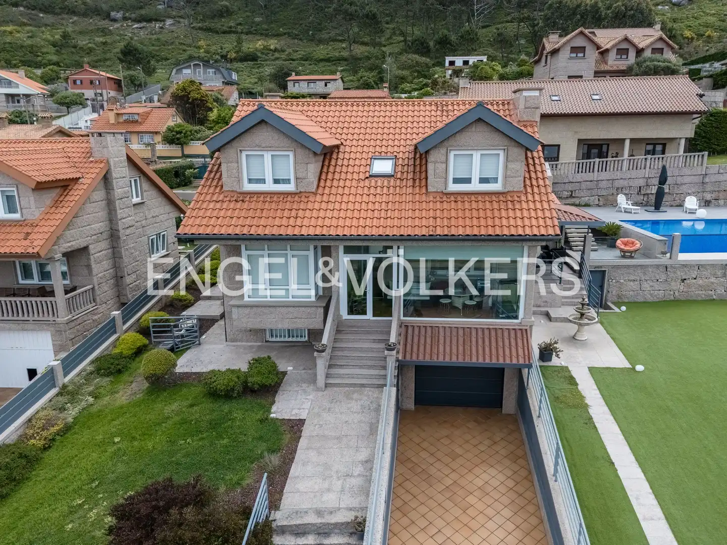 Vista exterior de Casa o xalet en venda en Oia amb Calefacció, Jardí privat i Parquet