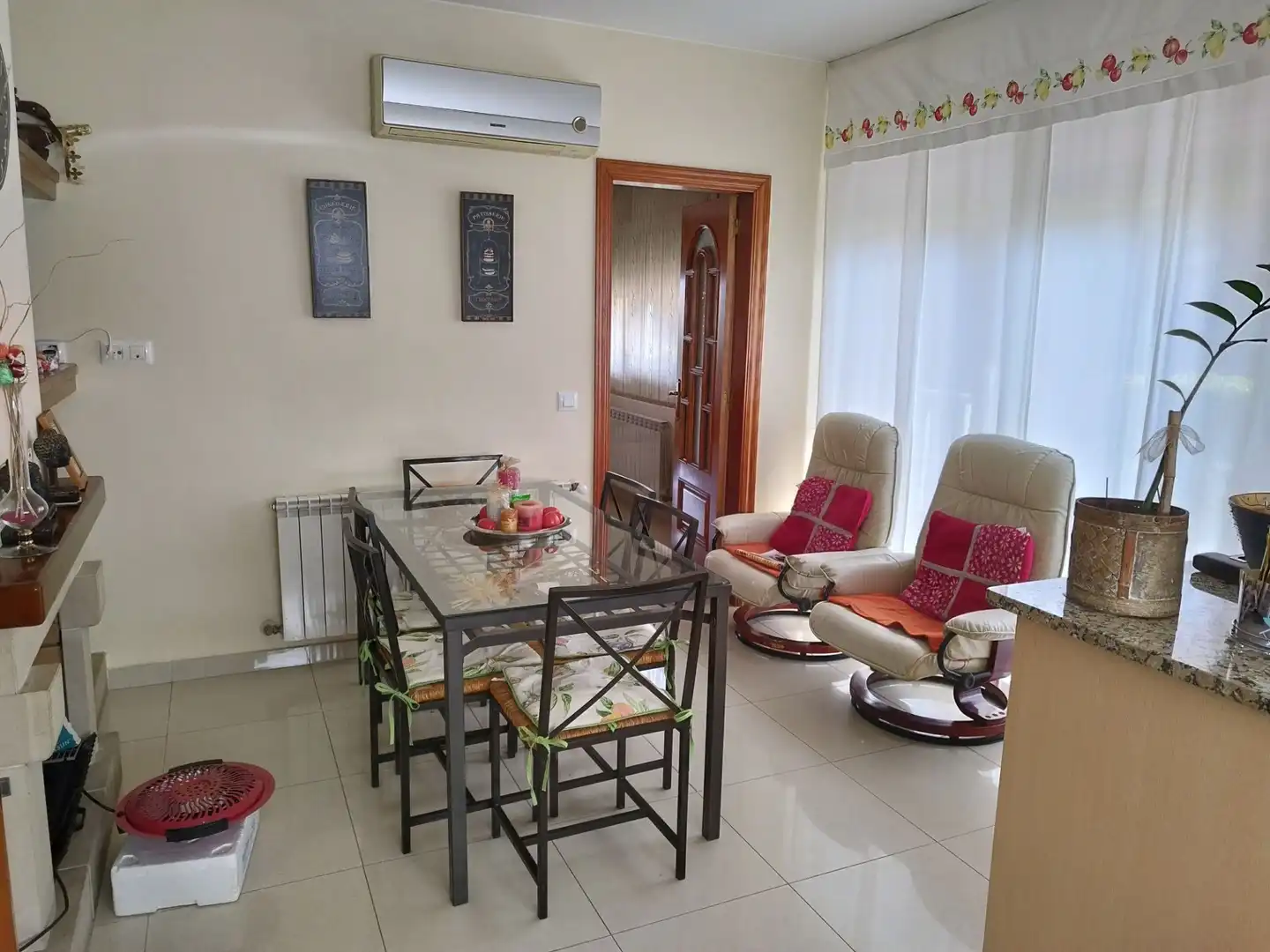 Comedor de Casa o chalet en venta en Riudellots de la Selva con Aire acondicionado, Calefacción y Jardín privado