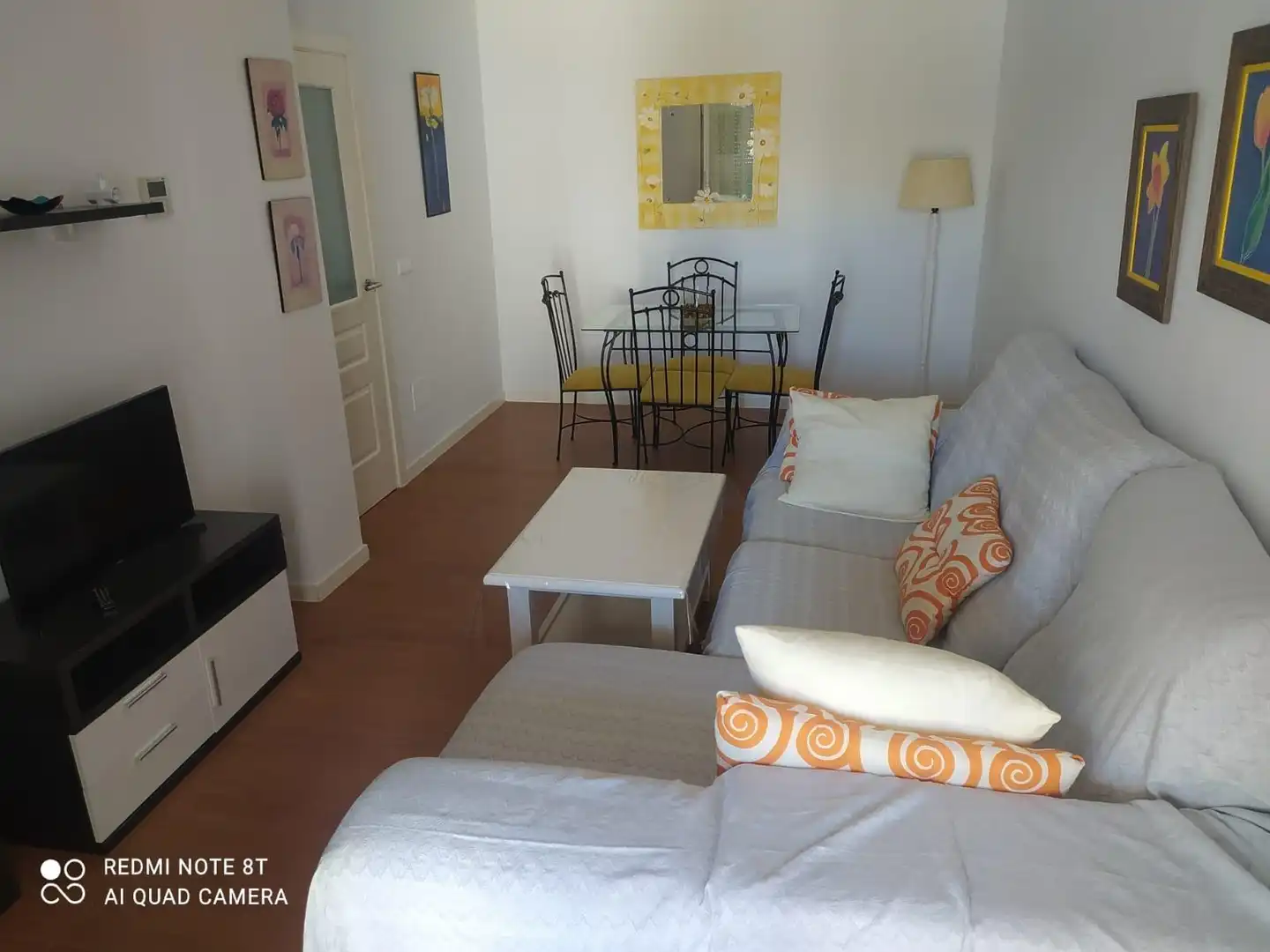 Wohnzimmer von Wohnung zur Miete in Almería mit Klimaanlage, Privatgarten und Möbliert