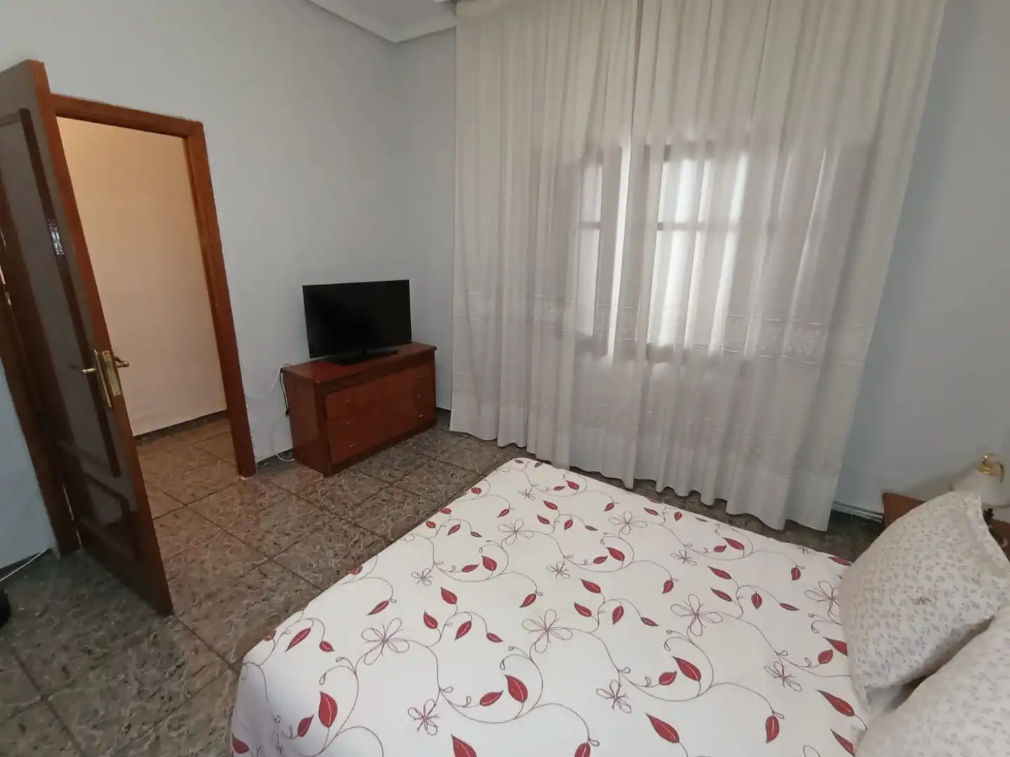 Dormitori de Casa o xalet en venda en Tomelloso amb Aire condicionat, Calefacció i Jardí privat