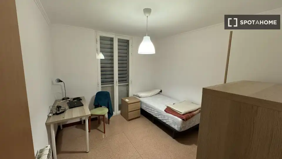 Bedroom of Flat for share in Cerdanyola del Vallès  with Air Conditioner, Heating and Furnished