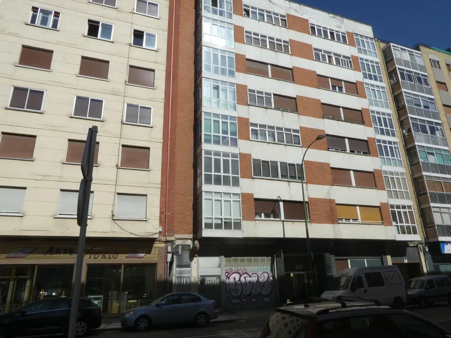 Vista exterior de Pis en venda en Burgos amb Calefacció, Parquet i Moblat